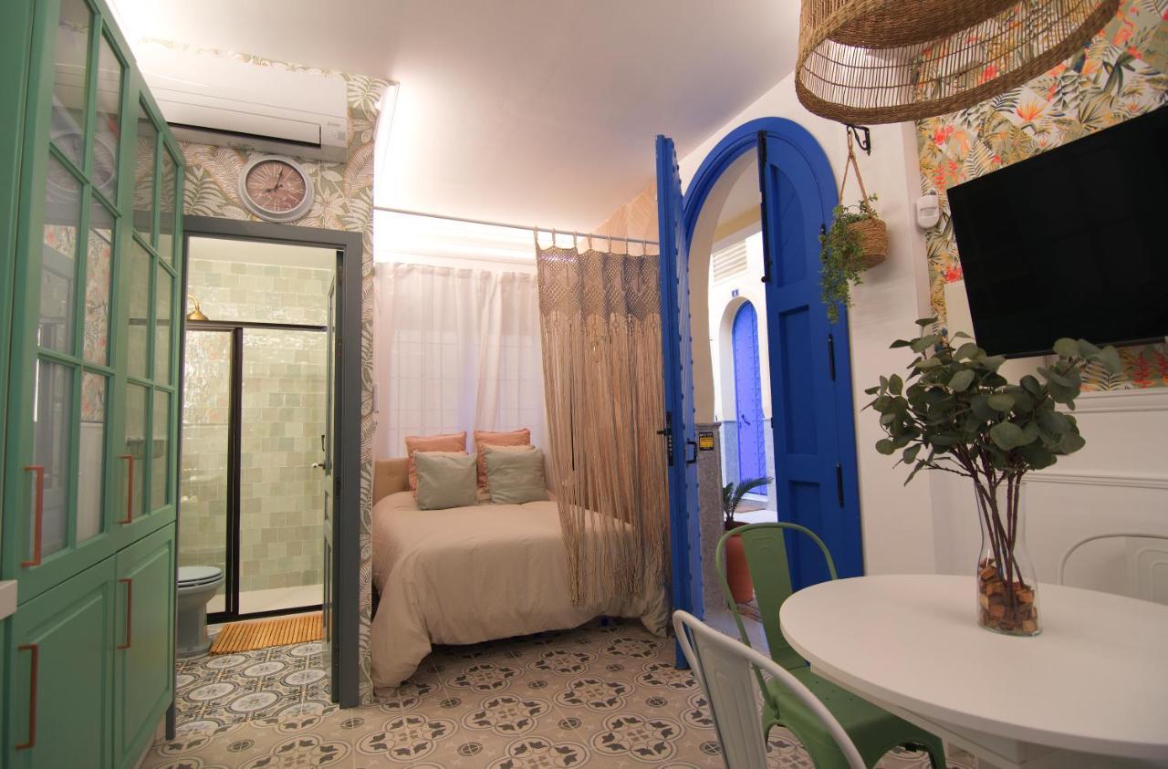 Mara'S Apartments Torremolinos La Mar - Beachfront Tiny House - Bajondillo Bagian luar foto