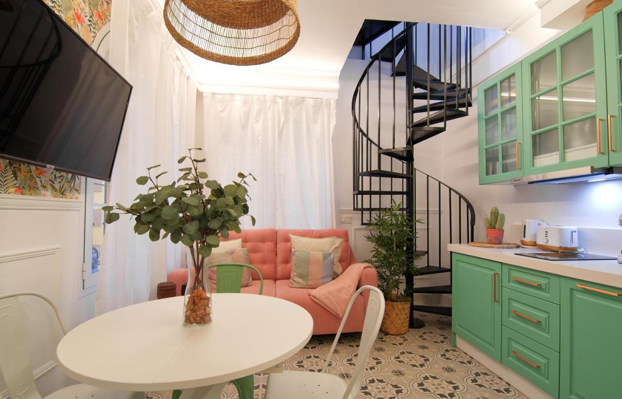 Mara'S Apartments Torremolinos La Mar - Beachfront Tiny House - Bajondillo Bagian luar foto